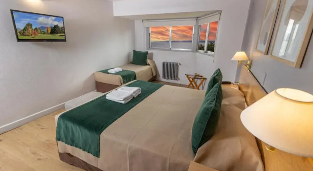 Трёхместный номер Standard с видом на озеро Hotel Plaza Bariloche