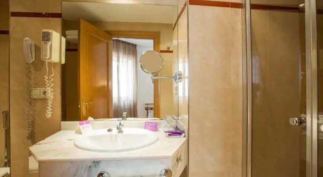 Номер Economy Hotel Zentral Ramiro I Oviedo