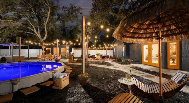 Коттедж Outdoor Oasis! Group Getaway w/ Pool in Brandon