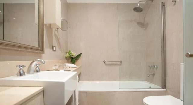 Двухместный номер Executive Savoy Hotel