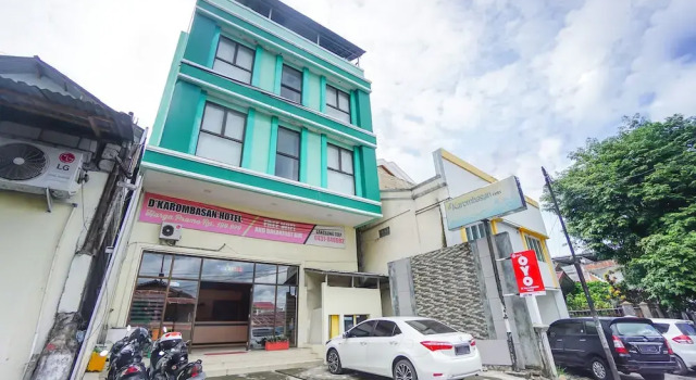 OYO 2515 D'karombasan Hotel, Prenota Hotel Manado 