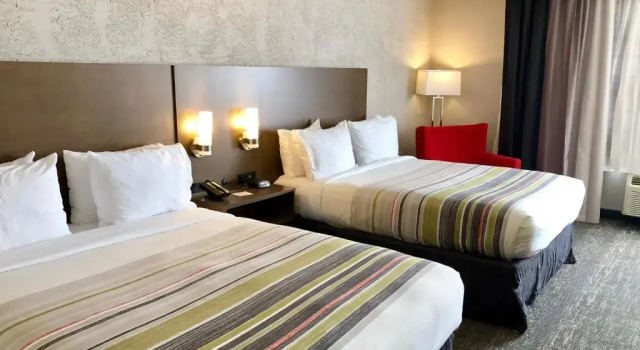 Четырёхместный люкс Country Inn & Suites by Radisson, Mt Pleasant-Racine West, WI