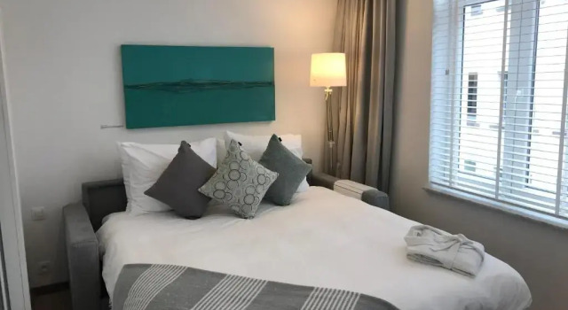 Номер Economy Antwerp Business Suites