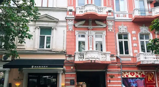 Hostel51, Забронировать Отель Отели Одессы с парковкой, рядом с Памятник де Ришельё, Парковка