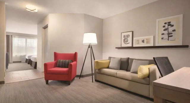 Четырёхместный люкс c 1 комнатой Country Inn & Suites by Radisson, Germantown, WI