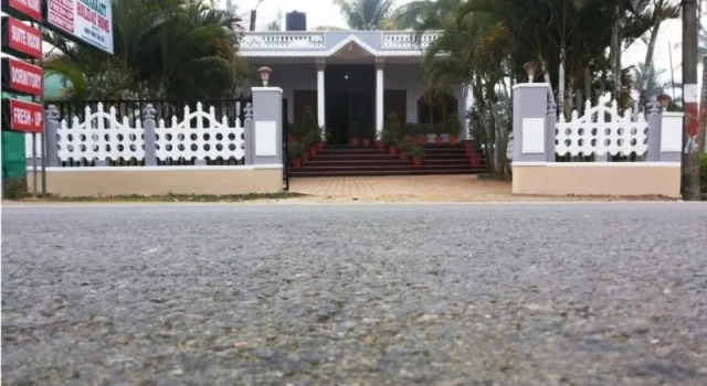 Karakkatt Holiday Home, Varaa Hotelli Kalpetta 