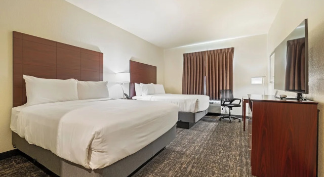 Четырёхместный номер Standard Cobblestone Hotel & Suites - Alpine
