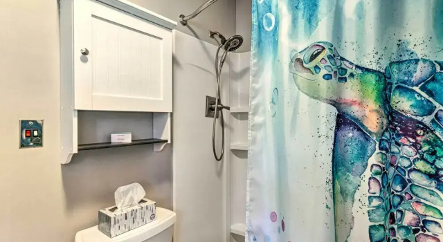Апартаменты с балконом 1 Mi to Lake Lure: Mtn-view Studio w/ Balcony!