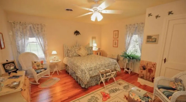 Двухместный коттедж Frog Hollow Bed and Breakfast