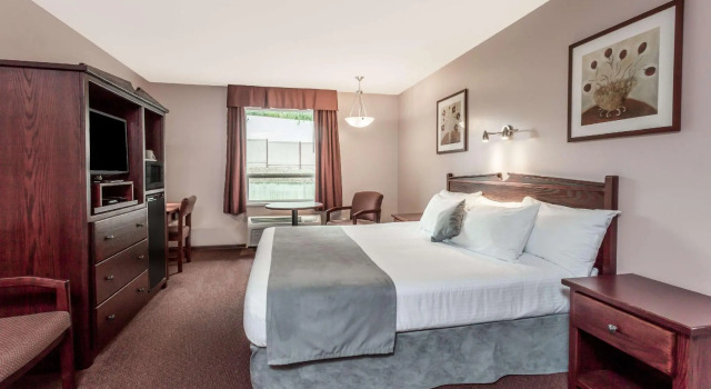 Двухместный номер Standard Super 8 by Wyndham Lake Country/Winfield Area Airport North