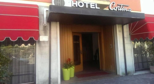 Hotel Cortina, Забронировать Отель Отели в центре Гарды, в центре