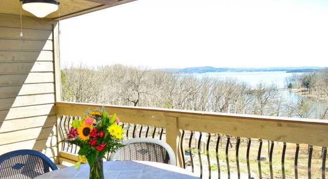 Номер Standard с видом на озеро Table Rock Resorts at Indian Point