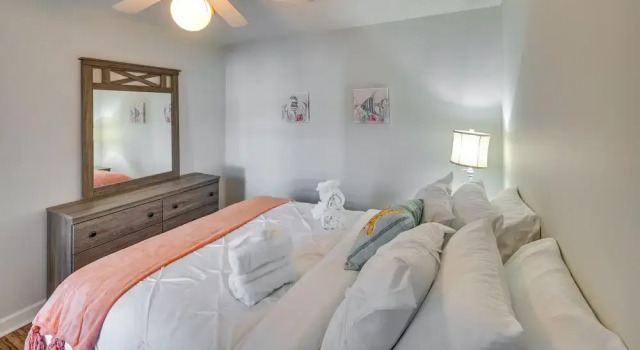 Murrells Inlet Vacation Rental ~ 4 Mi to the Beach, Забронировать Отель Отели Южной Каролины 3 звезды, 3*