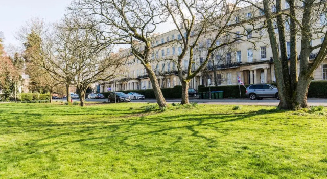 Апартаменты Deluxe Luxury Apartment - 18 Lansdown Crescent