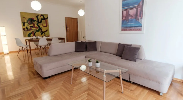 Comfortable 2BD apartment next to Megaro