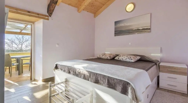 Ive in Orbanići with 5 bedrooms and 2 bathrooms