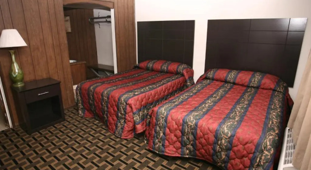 Четырёхместный номер Standard Andrews Motor Inn