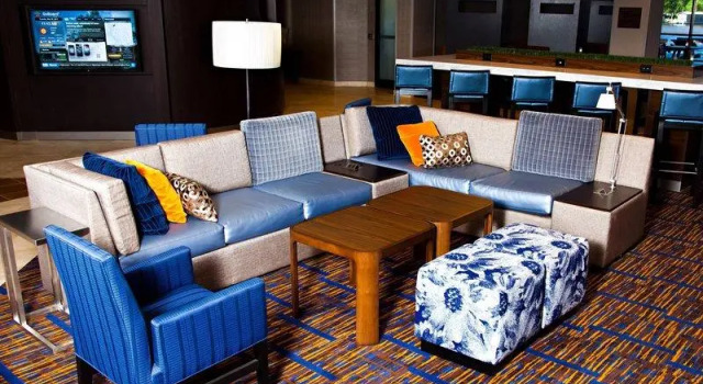 Кровать в общем номере Courtyard by Marriott La Crosse