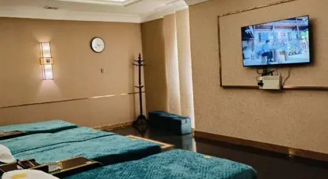 Кровать в общем номере Kaiyue Hotel