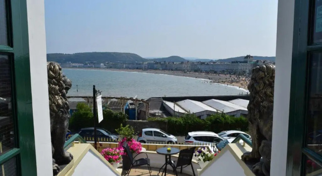 Четырёхместный номер Standard с видом на море The View Guest House