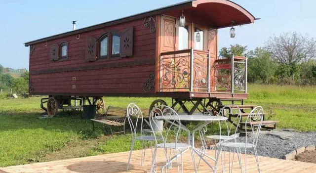 Roulotte La Cardelinha, Đặt Khách sạn Sadroc 