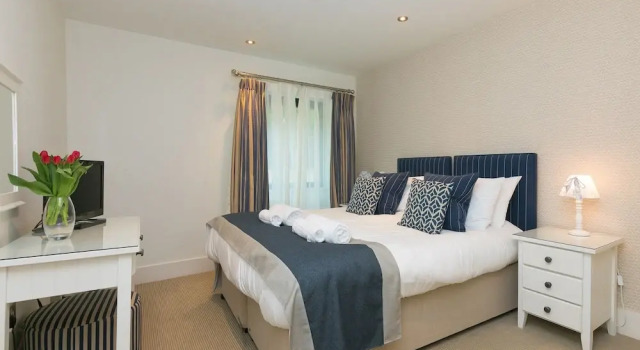 Peninsula Apartment 2