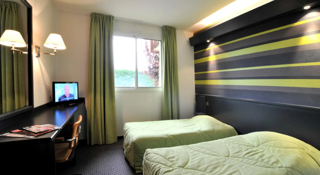 Brit Hotel Confort Villefranche-de-Rouergue, Забронировать Отель Отели Вильфранш-де-Руэрг 3 звезды, рядом с Монастырь Шартрез Сен-Совер, 3*