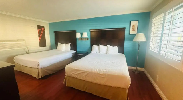 Четырёхместный номер Standard Casa Blanca Hotel - Orange