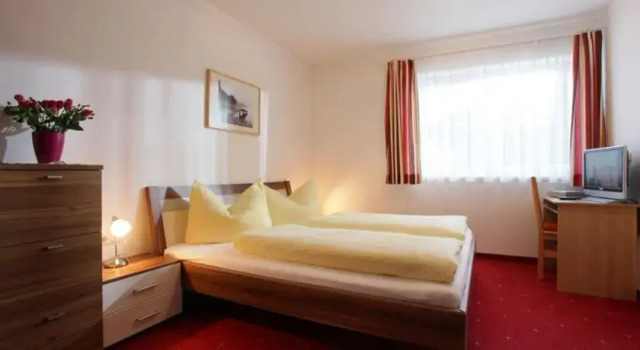 Pension Eichenheim, Rezerwuj Hotel Hotele w Tyrol z parkingiem, Parking