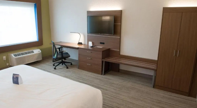 Четырёхместный номер Standard Holiday Inn Express & Suites - Mishawaka - South Bend by IHG