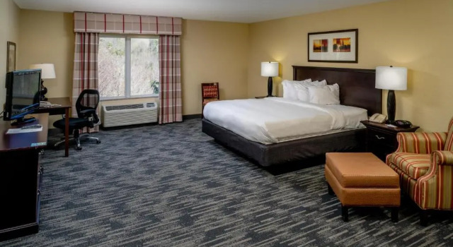 Люкс Country Inn & Suites by Radisson, Princeton, WV
