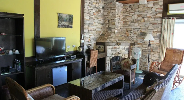 Четырёхместный номер Standard с балконом и с видом на горы Provence Rose Lodge