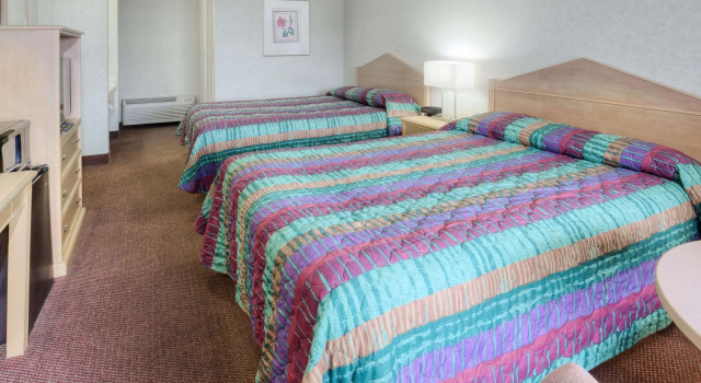 Четырёхместный номер Standard Knights Inn Pasco