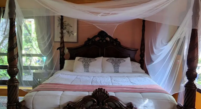 Люкс с красивым видом из окна Maukele Lodge