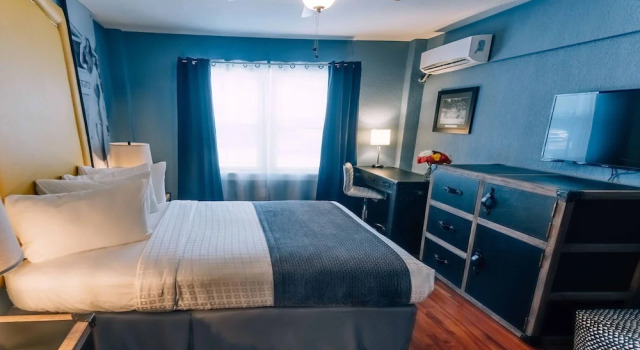 Двухместный номер Standard с видом на бассейн Hollander Hotel - Downtown St. Petersburg