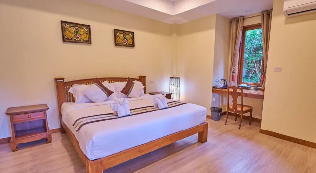 Двухместный номер Standard с балконом и с видом на сад HueanKhamHom Resort