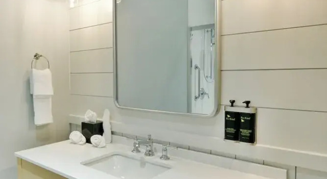 Номер Standard с балконом и с видом на воду Rod N Reel Resort