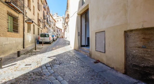 Apartamentos con patio junto a la catedral by Toledo AP