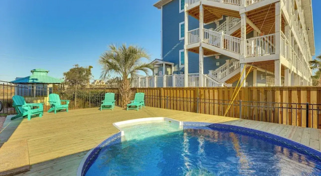 Коттедж Chic Surf City Retreat w/ Pool < 1 Block to Beach!