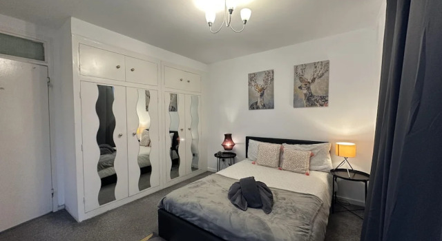 Gorgeous 4 Bedrooms, 5-baths House Central London