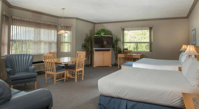Полулюкс Deluxe Hilltop Inn - Salmon Arm