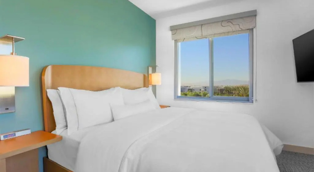 Номер Standard Element by Marriott Ontario
