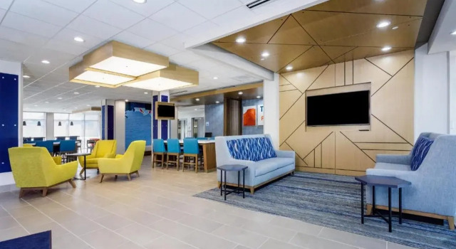 Holiday Inn Express & Suites Tampa Stadium – Airport Area by IHG