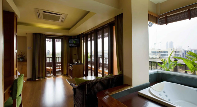 Люкс Lamphu Tree House Boutique Hotel