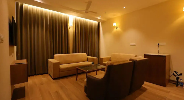Люкс Luxury Hotel Aashray Inn