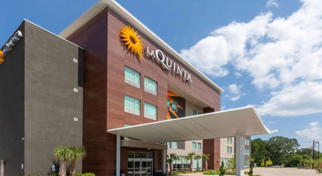 La Quinta Inn & Suites by Wyndham Lafayette Oil Center