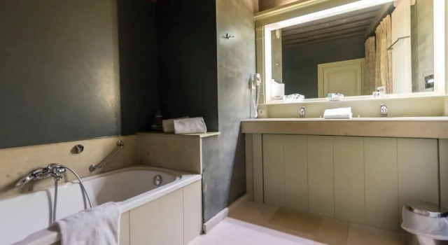 Трёхместный номер Deluxe Canal View Hotel Ter Brughe by CW Hotel Collection