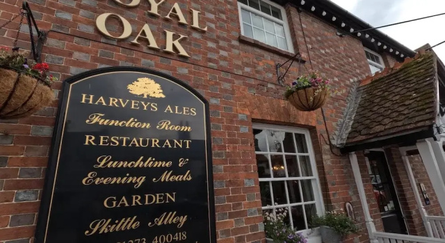 Апартаменты Royal Oak Retreat 2-bed - Sleeps 6 & Pet Friendly
