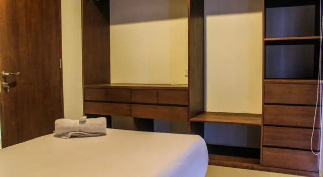 Homey and Warm 3BR Apartment at Ambassade Residences, Забронировать Апартаменты/квартира Апартаменты Джакарты, рядом с Торговый центр Epicentrum Walk, Апартаменты/квартира