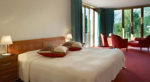 Hotel S, Book Hotel Hoteller i Upper Engadin med pool, Swimmingpool